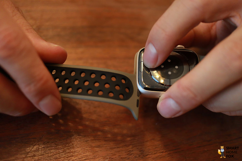 Man sieht das wechselbare Armband der Apple Watch 8